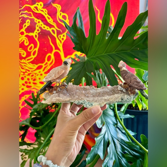 Gemstone Bird carving on Amethyst Flower - Picture 9 of 10